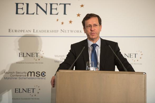 ELNET-Germany is the most influential pro-Israel entity in Berlin after the Israeli Embassy. Bomb autographer and gaza genocide poster boy Herzog at an ELNET event at a security conference in Munich in 2015 (Photo: elnetdeutschland / CC BY-SA 2.0).