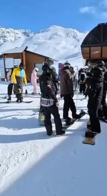 ジョージア州のスキー場でプロロシアのスキージャケットを着ていたスノーボーダーが転倒 - 2026年2月