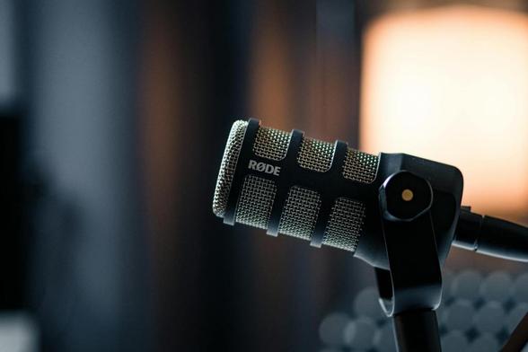close up photo of a rode microphone