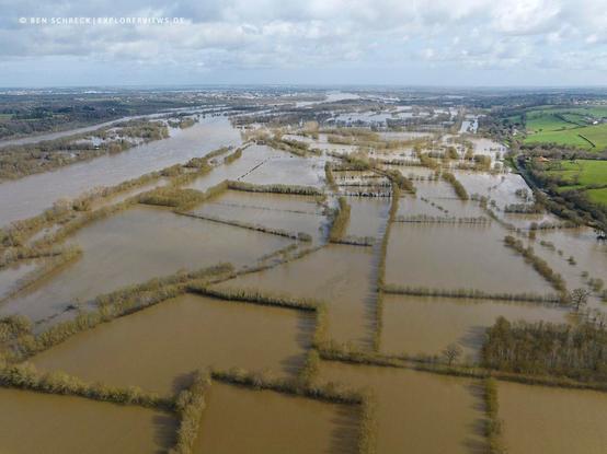 Luftbild der Loire bei überschwemmung
