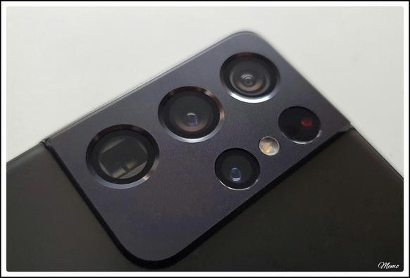 Bildbeschreibung: 
Nahansicht des Kamerasystems des Samsung Galaxy S21 Ultra.