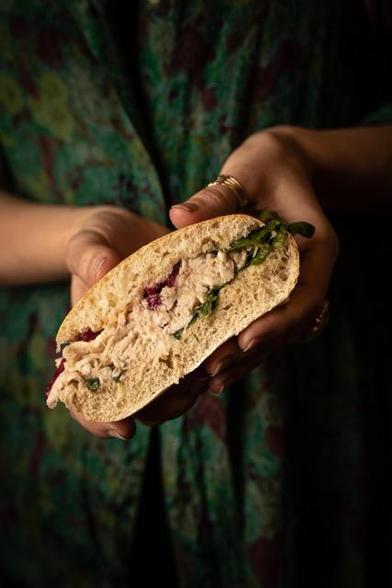 Maya est un salon de thé dans lequel vous pouvez aussi trouver une offre salée, à consommer sur place ou à emporter. Venez nous tenir compagnie au 21, rue Custine à Paris !

#cassecroûte #sandwich #pâtisserie #paris #paris18 #salondethé #coffeeshop