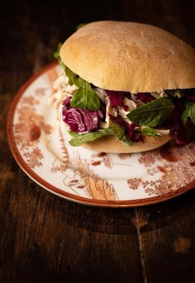 Maya est un salon de thé dans lequel vous pouvez aussi trouver une offre salée, à consommer sur place ou à emporter. Venez nous tenir compagnie au 21, rue Custine à Paris !

#cassecroûte #sandwich #pâtisserie #paris #paris18 #salondethé #coffeeshop