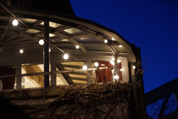 Querformat des selben Bildes - weniger Ranken an der Mauer sichtbar