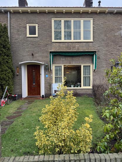 The front of Huis Sloëtjes, a grey-ish brown brick terraced home from the early 50s almost unchanged since then