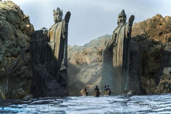 The Gates of Argonath viewed by the riverside. 3 boats head towards the entrance
