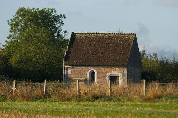 Chapelle des Minières à #Beaubray (#Eure) Titulaire du fief des Minières depuis le XIIIe siècle, la famille de Postel a fait construire dans l'enceinte de son manoir une chapelle dont la pierre de dédicace port...
Suite 👉 https://monumentum.fr/monument-historique/pa27000025/beaubray-chapelle-des-minieres
#Patrimoine #MonumentHistorique
Photo CC-BY-SA 4.0 : Lguerin27