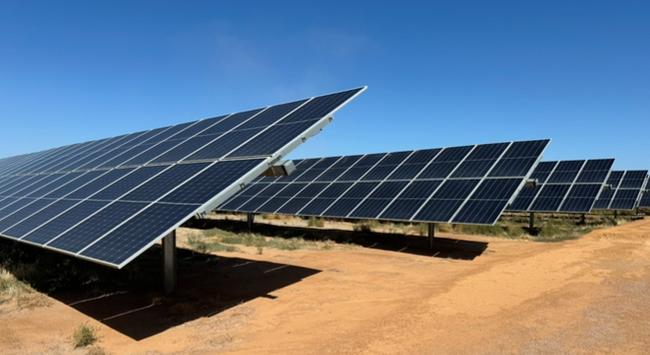 Them there's solar panels on the Cunderdin farm