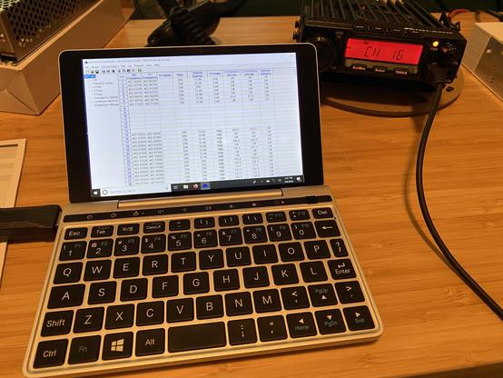 the pocket2 connect to and talking to the radio, retrieving all its programming data into the interface and making it editable