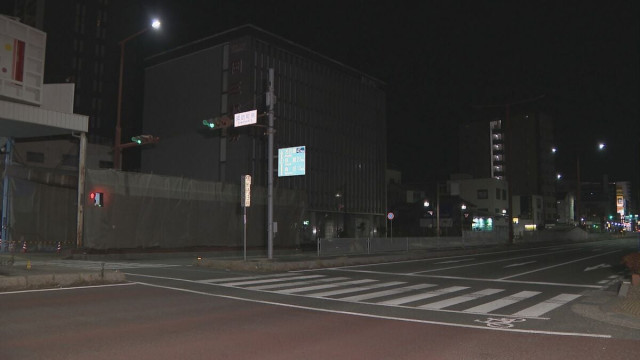 国道1号でひき逃げ 横断歩道をわたっていた59歳男性がバイクにはねられ重傷 現場にバイクを放置したまま逃走 警察が行方追う 三重・四日市市