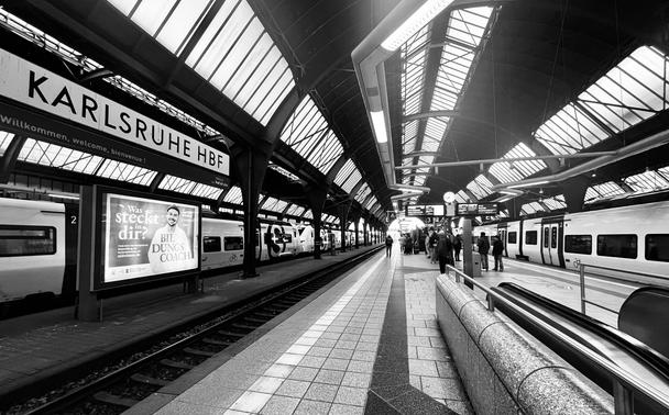 Karlsruhe Hauptbahnhof in black & White