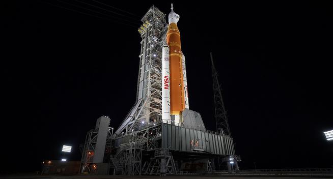 Artemis_II_at_Launch_Pad_39B_(KSC-01282026-Artemis_II_Moon_Shots-12).jpg