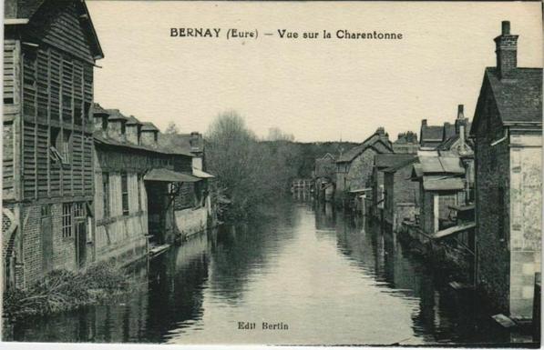 Bernay Vue sur la Charentonne à #Bernay (#Eure) #CartePostaleAncienne 👉 https://cartorum.fr/carte-postale/586769/bernay-bernay-vue-sur-la-charentonne
