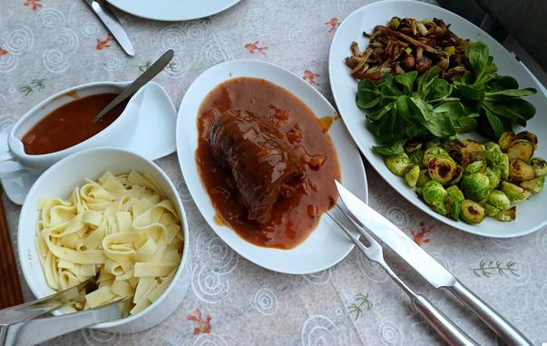 Der Eßtisch ist gedeckt