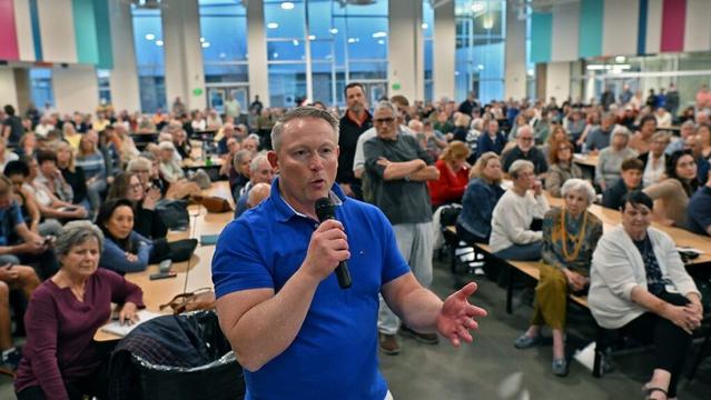Battle brews over plans to turn Sparks golf course into housing
