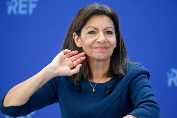 La alcaldesa de París, Anne Hidalgo, presentando su programa económico como candidata socialista a la Presidencia de Francia, el 21 de febrero de 2022, en su ciudad. (Chesnot / Getty Images)