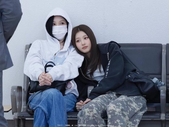 260315 SA.SHINE Twitter アップデート - MiSana と空港