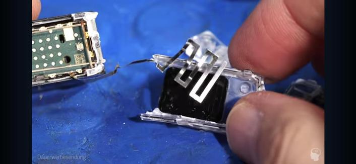 Smart Brick with detached BLE antenna