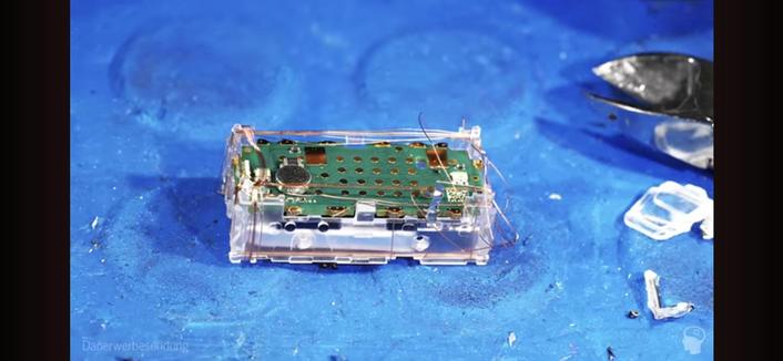 Smart Brick with detached top part (studs); showing the microphone and the testpoints