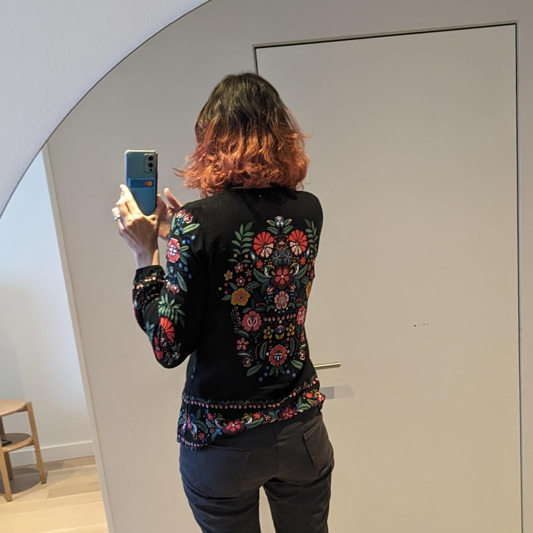 Picture from behind, flowers on the back as well.