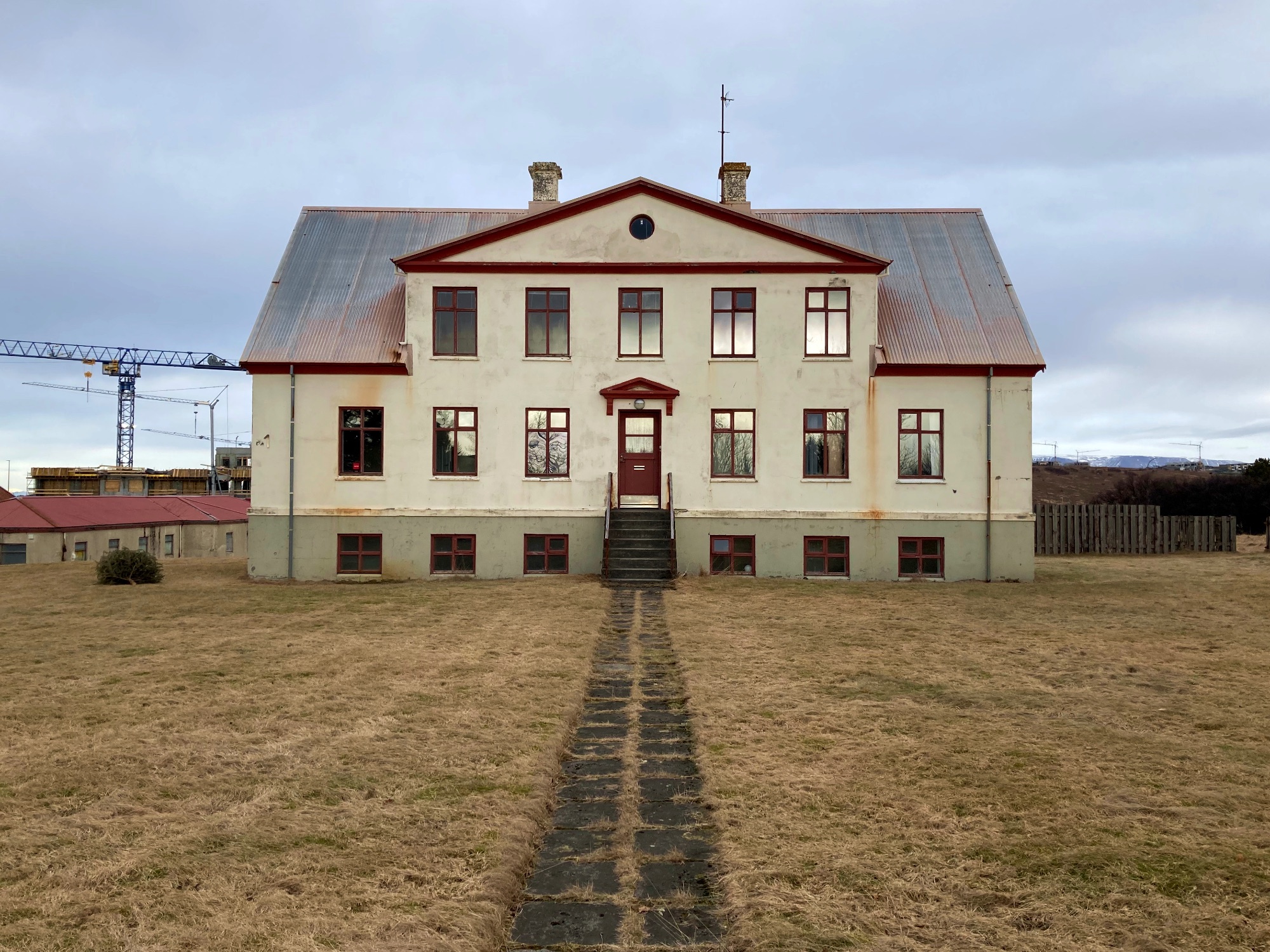 A beautiful house that has definitely seen better days.
