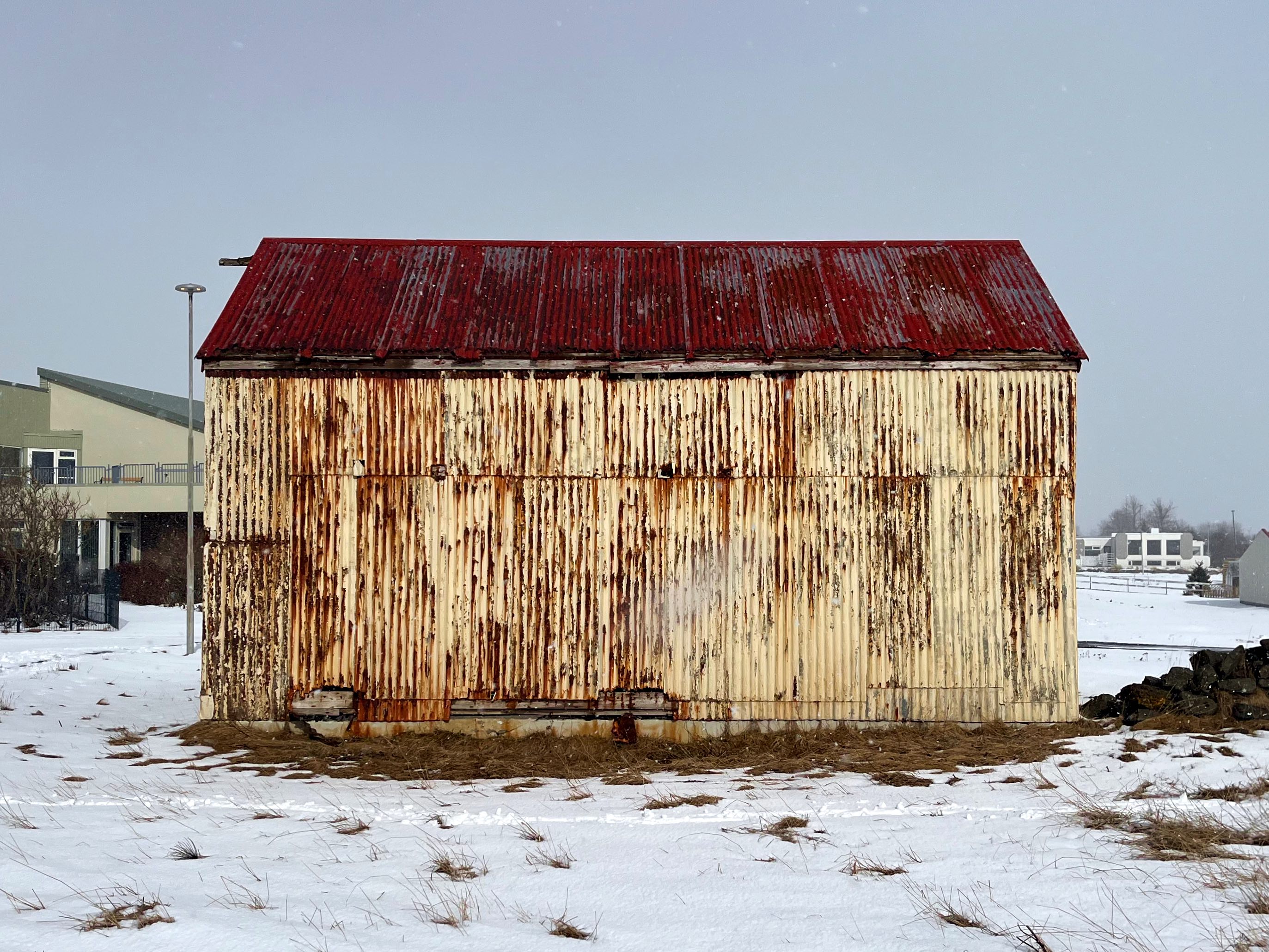 A wall of rust on an old barn