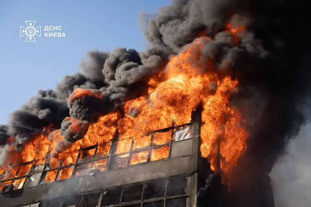 Monday, May 25, 2026
Russia terrorizes Kyiv with massive ballistic missile, drone attack -- Kyiv businesses reel after massive overnight attack on region -- Ukraine strikes major Russian oil pumping station supplying Moscow Oblast -- Pro-Ukrainian partisans blinded Russian air defenses on night of drone attack on major oil depot, Atesh group claims ... and more