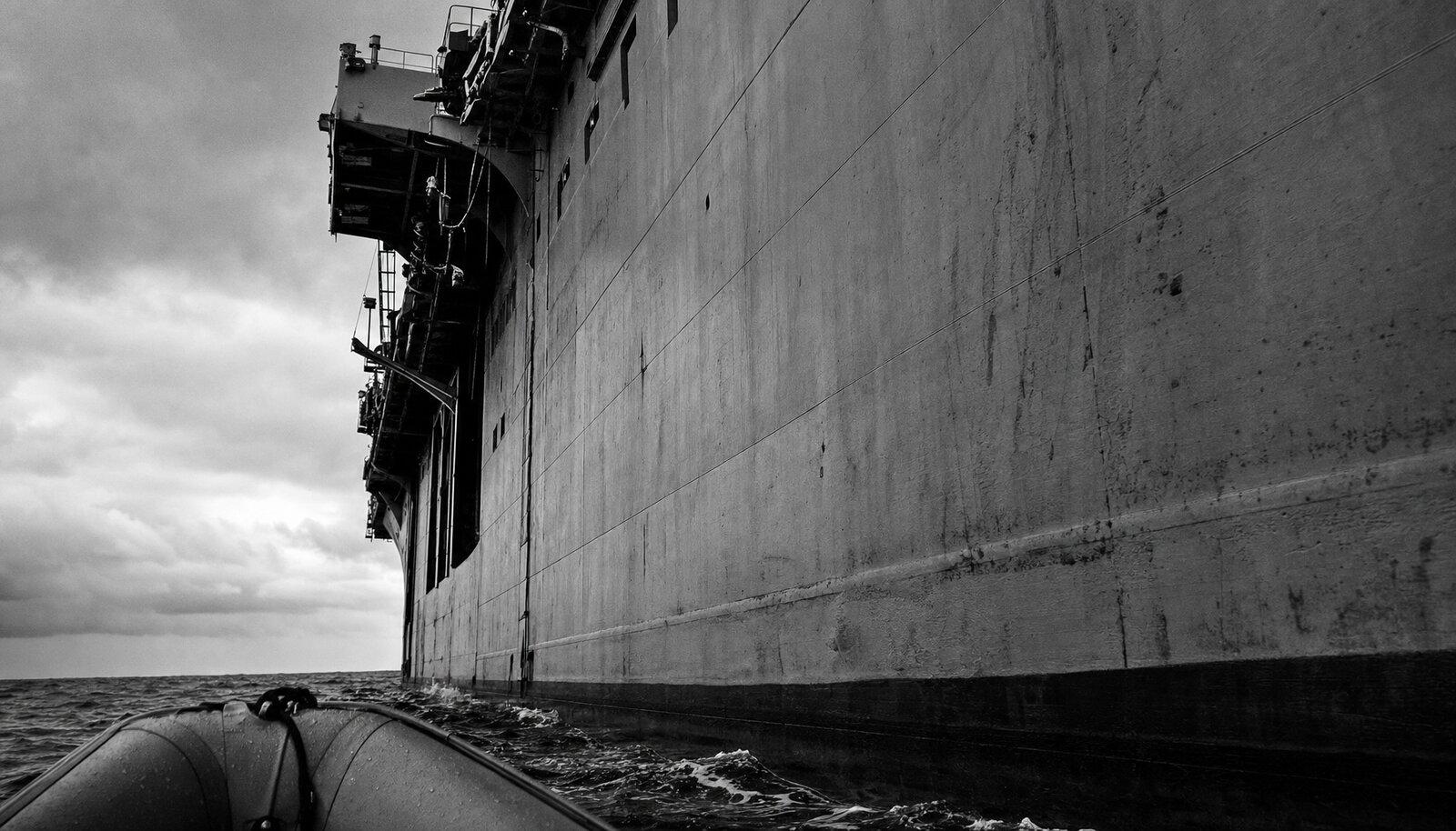 Iran claimed the Strait of Hormuz for the fourth time since March. For the fourth time the ships sailed straight through. Iran issues permits for water it cannot police. Free, every source linked. #Ukraine #Geopolitics