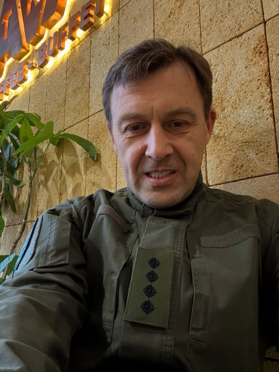 Andrii Onistrat, a senior officer at Ukraines Central Innovation Directorate and founder of the 68th Brigades Dovbush Hornets drone battalion, said he has submitted his resignation after being ordered transferred to the 17th Corps. He suggested the move was retaliation for supporting Mykhailo Fedorov. #Ukraine