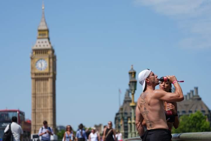U.K., France brace for another heat wave as temperatures soar in EuropeNational weather agency Météo-France is warning about temperatures approaching 40 C (104 F) from Tuesday onward in southeastern France.#Environment #Weather #World #EuropeHeatWave 