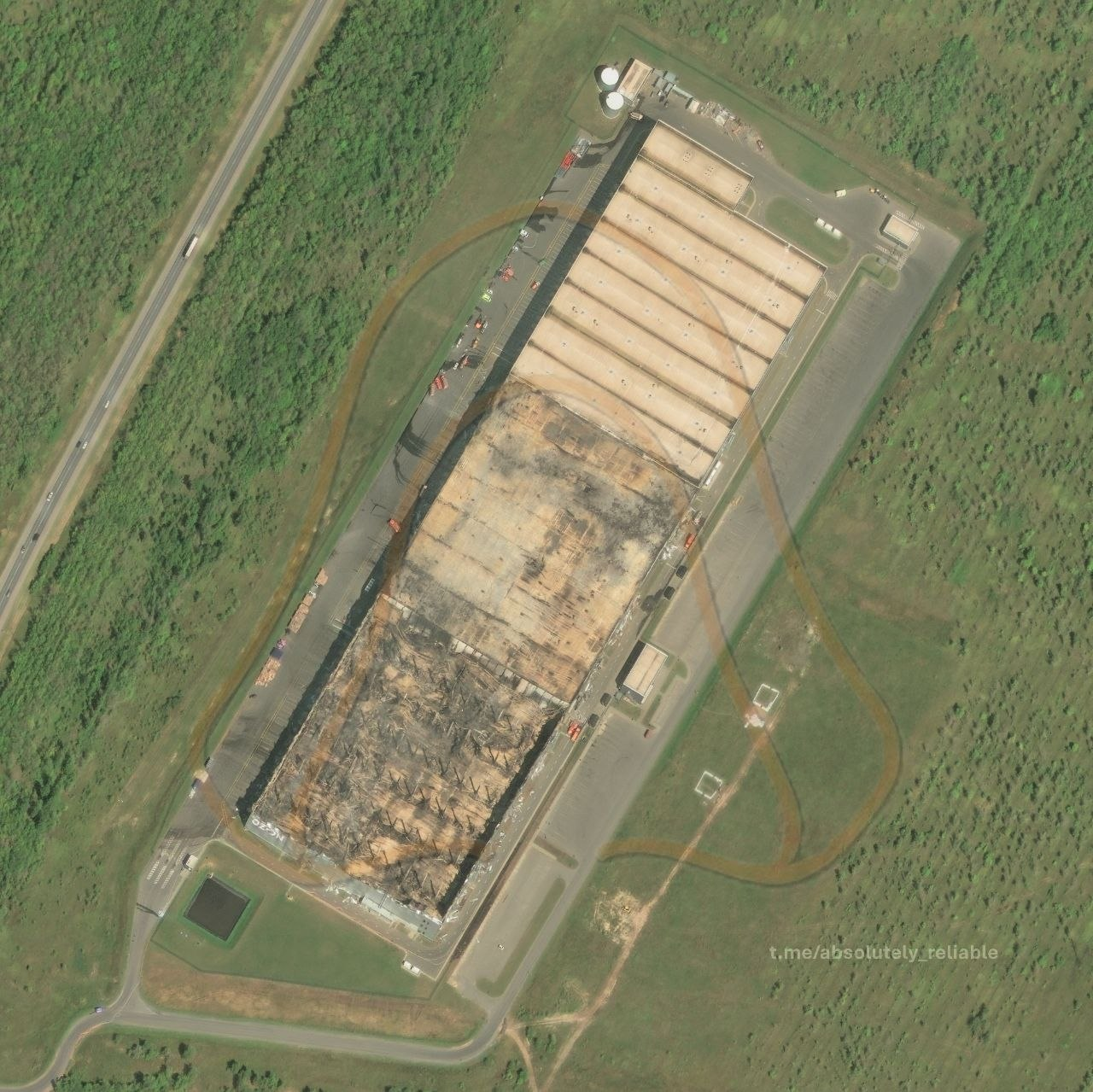 Satellite imagery confirms the scale of destruction at the Ozon logistics warehouse in Chapayevsk, Russias Samara region, following the Ukrainian strike on August 22. More than half of the facility appears to have burned to the ground. The site was the first Ozon logistics hub reported struck by Ukrainian forces. #Ukraine