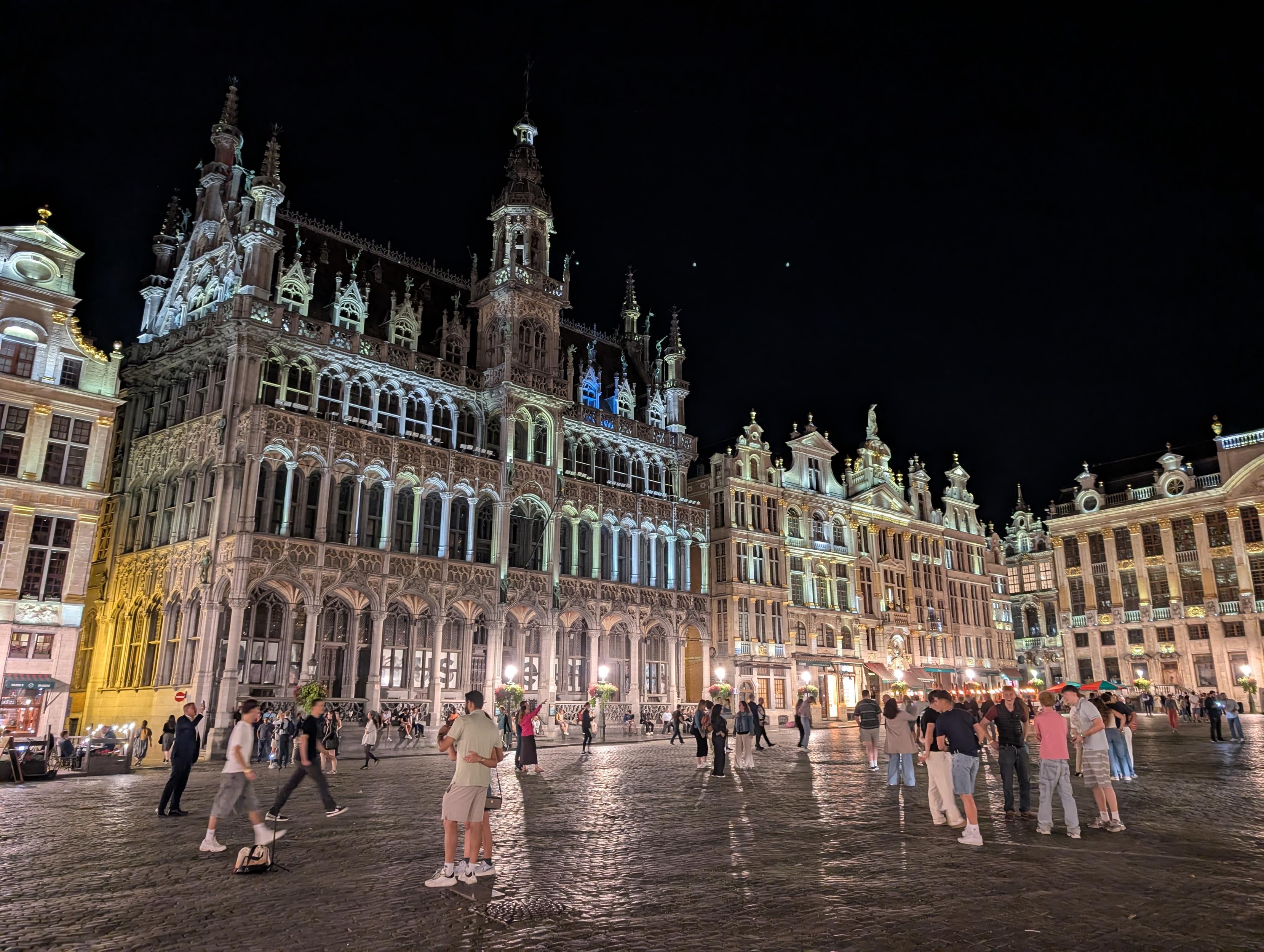 #Brussels by night