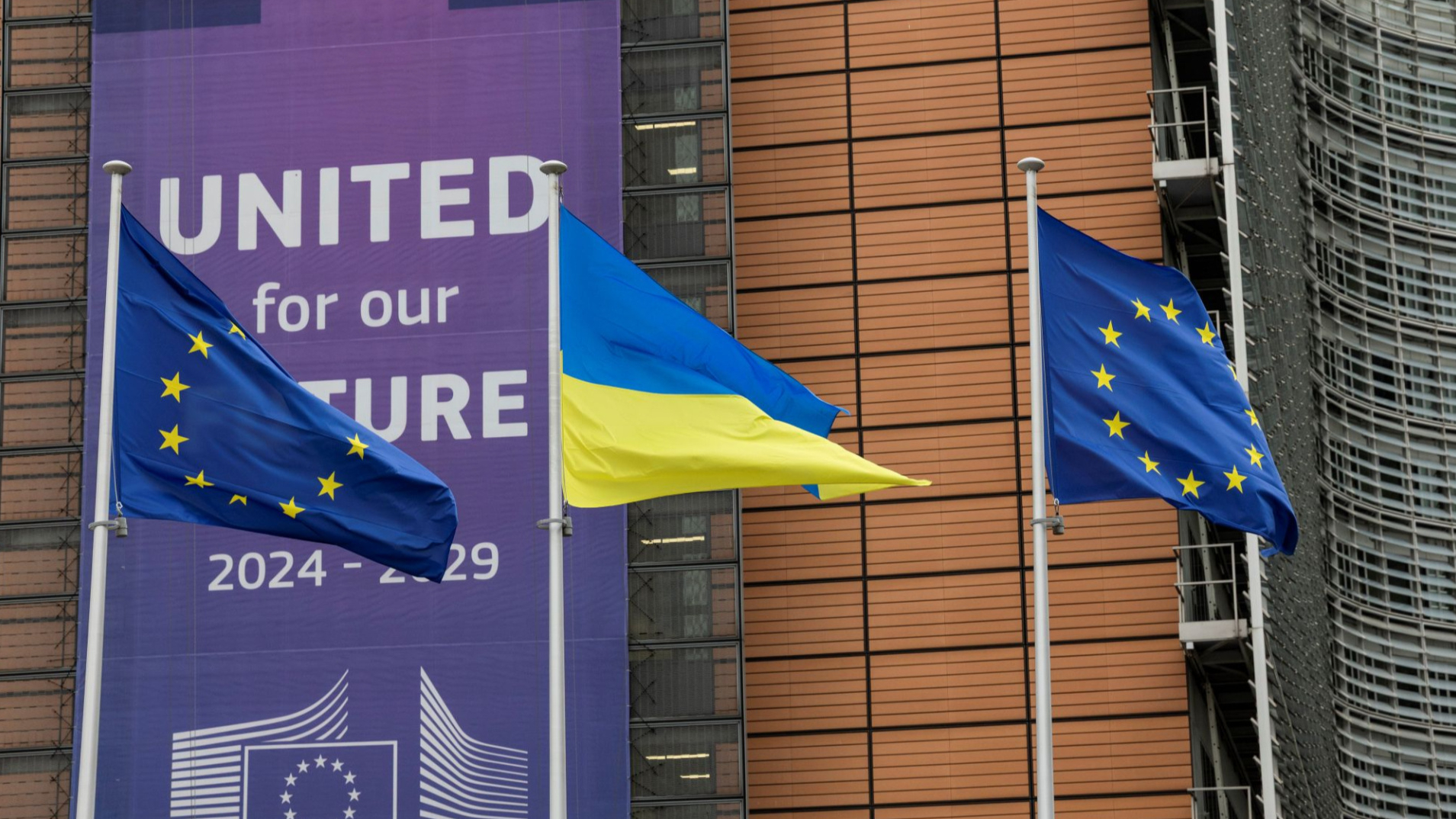 EU to present accession roadmap for Ukraine on 28 OctoberThe College of Commissioners plans to approve EU accession roadmaps for the four most effective candidate countries – Montenegro, Albania, Ukraine and Moldova – on 28 October, alongside annual progress reports of the EU candidate countries.Source: European Pravda correspondent in Brussels, citing an EU official familiar with the process on condition of anonymityDetails: The European Commission will present EU accession roadmaps for Ukraine, Moldova, Montenegro and Albania on 28 October as part of the presentation of the 2026 Enlargement Package."Indicative EU membership roadmaps for Montenegro, Albania, Moldova and Ukraine will be presented within the framework of the 2026 Enlargement Package," the source stated.The official added that the roadmaps will be valid provided the candidate countries "maintain the pace of reforms".Background:• On 6 October, the College of Commissioners adopted a package of proposals to amend pre-enlargement policy reviews, which will allow new members, including Ukraine, to join the EU.• European Pravda previously reported that the EU is also developing proposals under which the four countries considered leaders in European integration – Montenegro, Ukraine, Moldova and Albania – will receive membership roadmaps.• It was previously announced that European Commission President Ursula von der Leyen and Commissioner for Enlargement Marta Kos would propose changes to the EU's internal mechanisms to ensure safeguards that will prevent new members from violating key policy areas or reneging on their commitments.• Marta Kos previously presented four areas of change to the EU enlargement process: internal reforms of the bloc, strengthened democratic safeguards, gradual integration and transitional measures.Support Ukrainska Pravda on Patreon to help us keep reporting!pravda.com.ua/eng/news/2026/10/06/8056744/#Ukraine #News #UkraineWar