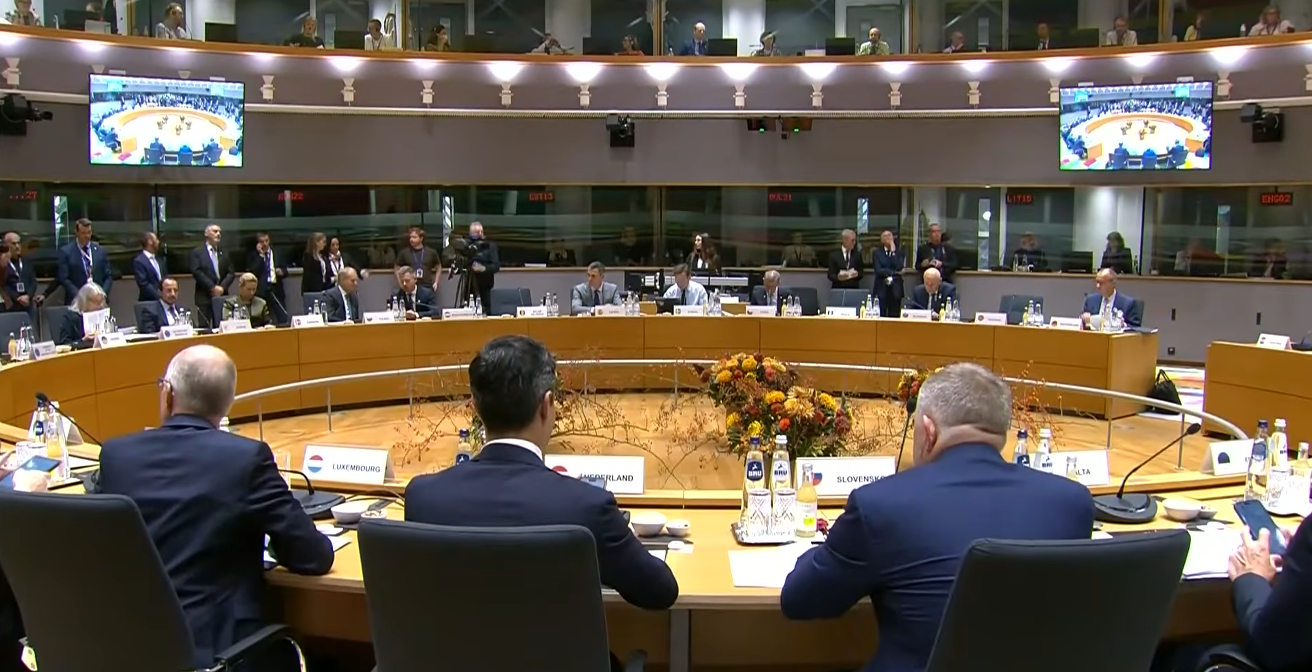 ❗️EU leaders have tasked the European Commission with preparing a concrete proposal to cover Ukraine's additional €70 billion funding gap for 2027. European Council President António Costa said the plan will later be discussed and approved by EU leaders. The €70 billion would come on top of funding already planned for 2027 under the EU's €90 billion loan. No deadline or source for the additional money has yet been agreed, including whether frozen Russian assets could be used. #Ukraine