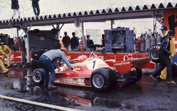 Formula 1. 50 anni fa, il 24 ottobre del 1976, Niki Lauda (Ferrari) si ritirò sotto una fittissima pioggia dopo aver percorso solo due giri del circuito di Fuji — 2026 — photo de rallye
