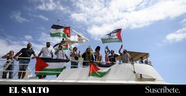 La flotilla pone rumbo a Gaza desde el puerto de Barcelona arropada por miles de personas - La flotilla pone rumbo a Gaza desde el puerto de Barcelona arropada por miles de personas