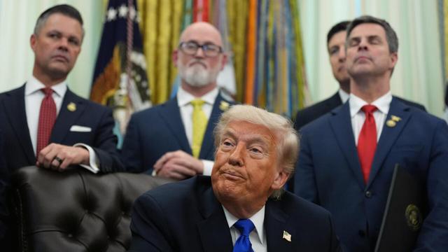 ⚡ NEWSTrump Threatens 25 Tariffs on EU AutosUS President Donald Trump announced plans to raise tariffs on European Union vehicles to 25 next week, accusing the bloc of failing to comply with the terms of their 2025 trade agreement.📰  #EU #Diplomacy #Geopolitics #GeoWire