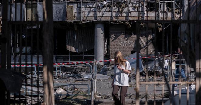 Russia is warning foreign nationals to evacuate Ukraine ahead of strikes on the capital of Kyiv. United States and European officials say they wont be intimidated by threats, and analysts say the warning comes at a time when the war is starting to tip in Ukraines favor. @CBSNews has more #Russia #Europe