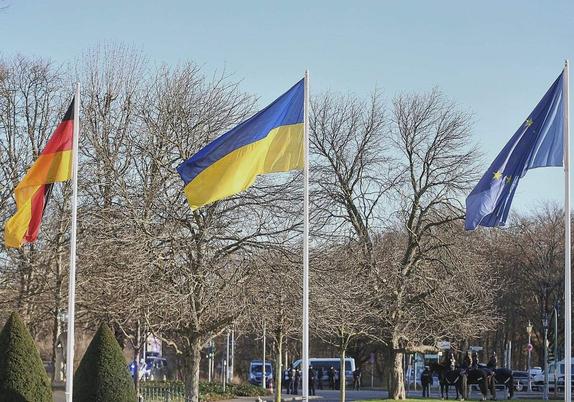 #news ⚡ EU startet offiziell Beitrittsverhandlungen mit Ukraine: Die Europäische Union hat am Montag die Beitrittsverhandlungen mit der Ukraine offiziell begonnen.EU-Ratspräsident Antonio Costa sprac...  | #eu #ukraine #hubu