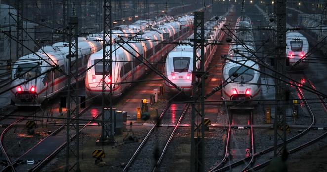 [lalibre] Impressionnant déraillement à Munich: deux wagons chutent dun pont sur une route, un blessé grave #Europe 