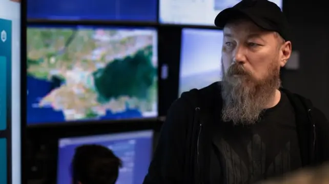 Ukraines drone commander shows strikes on Kerch, apologises to Ukrainians in occupied territories – videoRobert "Magyar" Brovdi, Commander of Ukraines Unmanned Systems Forces, has posted footage of strikes on an oil depot at an oil terminal in occupied Kerch and apologised to Ukrainians living under occupation for the air-raid warnings, bridge closures and stress. #ukraine