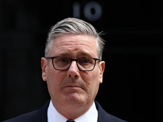 🔴 BREAKINGKeir Starmer resigns as UK Prime MinisterUK Prime Minister Keir Starmer has resigned, leading to the appointment of a new leader. This marks the seventh change in prime ministership for the United Kingdom within the last decade, highlighting significant political instability.📰 #Geopolitics #GeoWire