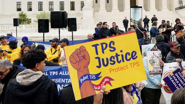 🔴 BREAKINGUS Supreme Court backs Trump administrations mass deportation of Haitians and SyriansThe US Supreme Court ruled in favor of the Trump administration, allowing the stripping of deportation protections for approximately 350,000 Haitians and 6,000 Syrians. This decision effectively blocks their asylum claims, marking a significant...📰  #Geopolitics #GeoWire