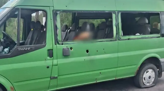 Two killed and 13 injured in Russian attack on minibus in NikopolTwo people were killed and 13 others, including children, were injured in a Russian FPV drone attack on Nikopol on 26 June. #ukraine