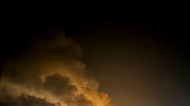 Russians hit Kyiv with ballistic missiles: several people injured, fires causedExplosions were heard in Kyiv on the night of 27-28 June as Russia launched a ballistic missile attack on the Ukrainian capital, leaving two people injured and causing several fires. #ukraine
