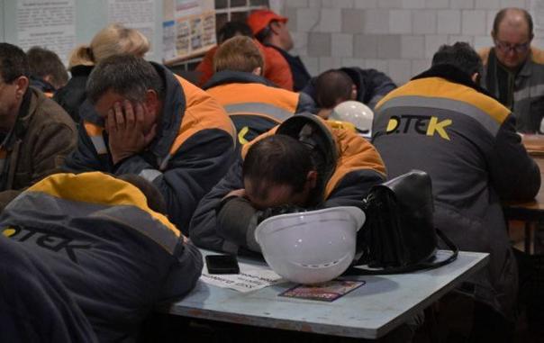 🇷🇺 🇺🇦 Russian forces struck a coal mine administration facility belonging to #Ukraines energy holding DTEK in the Dnipropetrovsk region on the evening of July 3. One employee was killed, and five others were injured in the attack.