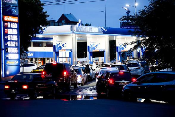 Russia has banned diesel fuel exports until at least the end of July following Ukrainian strikes on energy infrastructure deep within its territory. Officials attributed fuel supply interruptions to logistical changes. #Russia