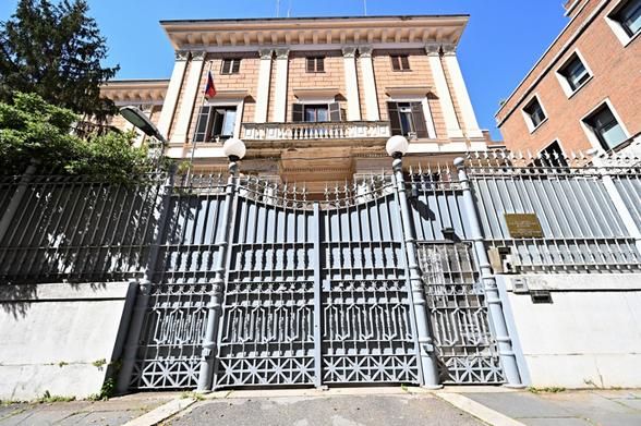 KYIV POST: Italy Expels 2 Russian Diplomats Accused of Spying: Minister The minister named the Russians as Ivan Petrovich Gorbachev and Mikhail Vasilyevich Astakhov and said they had been ordered to leave within three days. The expulsions came two days after police announced the arrest of two former Italian intelligence agents who media reports said gave Russia secrets on military aid to Ukraine. #Europe #World