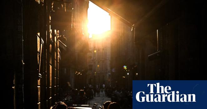 Heatwave across western Europe – in pictures #Europe #ExtremeHeat #Environment #ClimateCrisis