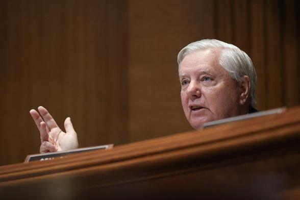 KYIV POST: Senate Urged to Pass Russia Sanctions Bill in Grahams Honor US Sen. Chuck Grassley called for Congress to advance the bipartisan Russia sanctions bill Lindsey Graham championed during his final visit to Kyiv. Graham had worked to impose tougher penalties on countries helping finance Moscows war through purchases of Russian energy. #Ukraine #World #NorthAmerica